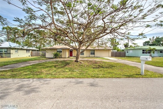 ranch-style home featuring a front lawn