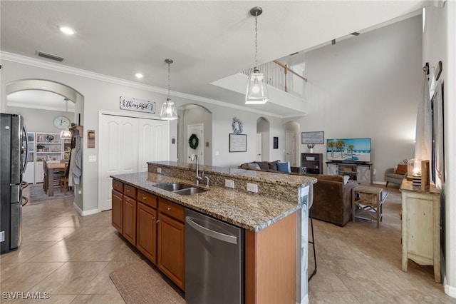 kitchen featuring pendant lighting, a kitchen breakfast bar, sink, an island with sink, and appliances with stainless steel finishes