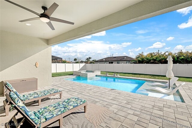 view of swimming pool with an in ground hot tub, a patio area, and ceiling fan