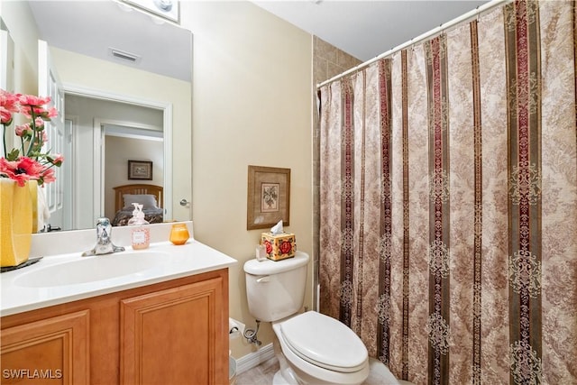 full bath with toilet, curtained shower, visible vents, and vanity