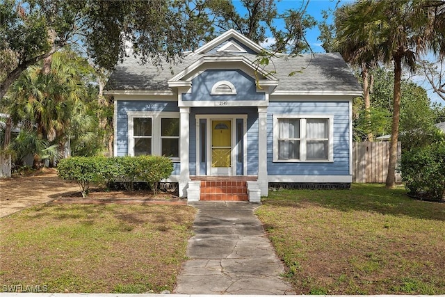 view of front facade with a front yard