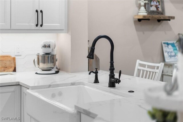 room details featuring tasteful backsplash and sink