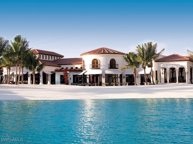 view of swimming pool