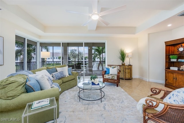 sunroom with ceiling fan