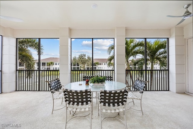 sunroom with ceiling fan