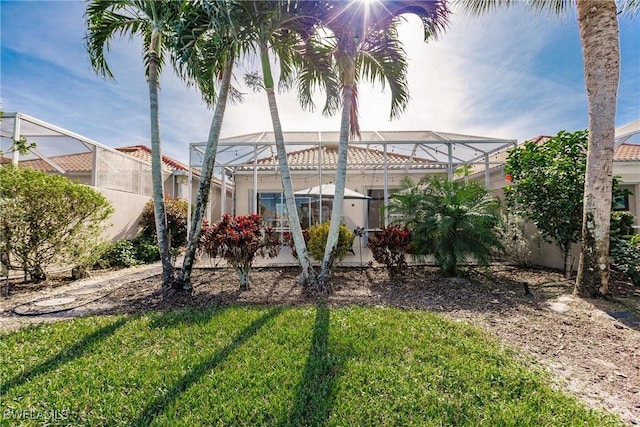 view of yard featuring a lanai