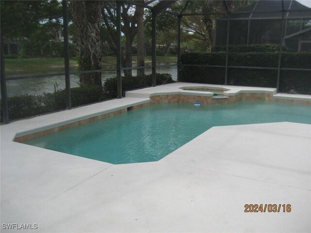 view of pool featuring an in ground hot tub, a lanai, and a patio area