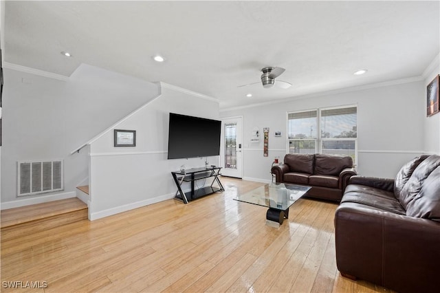 living room featuring ceiling fan, light hardwood / wood-style floors, and crown molding