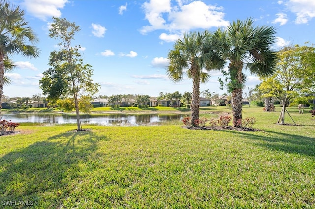 view of yard featuring a water view