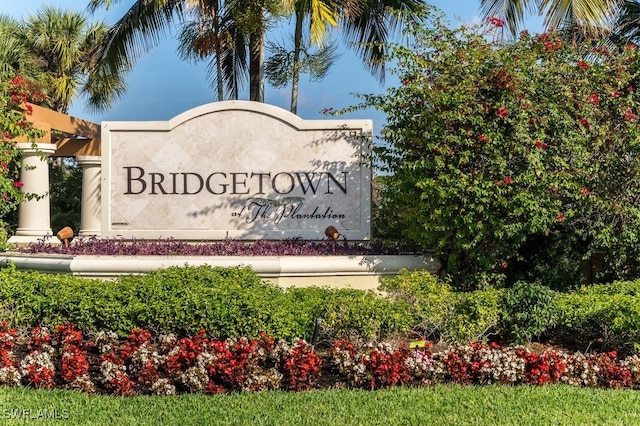 view of community / neighborhood sign