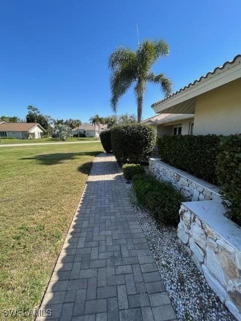 view of property's community featuring a yard