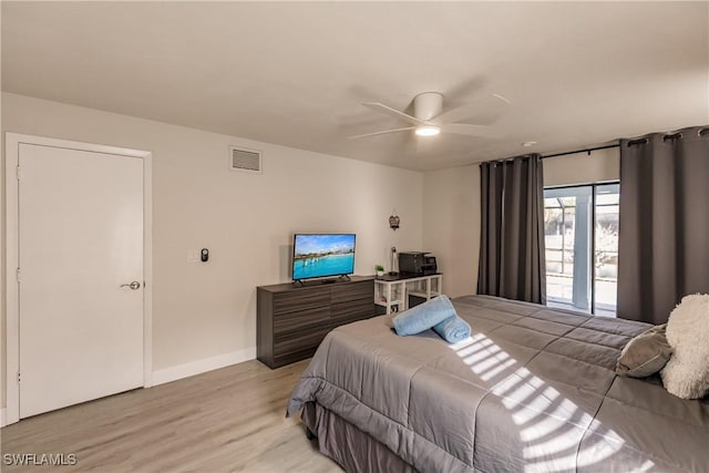 bedroom featuring light wood-style floors, baseboards, visible vents, and ceiling fan