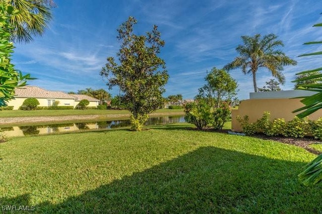 view of yard featuring a water view