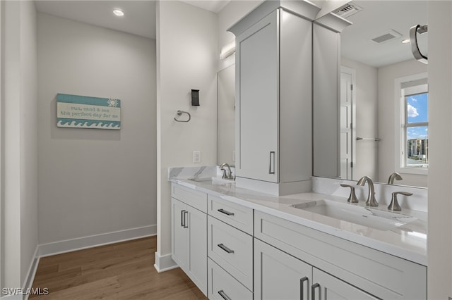 730 Matanzas Ct, Fort Myers Beach, FL 33931 - bathroom with visible vents, baseboards, a sink, and wood finished floors