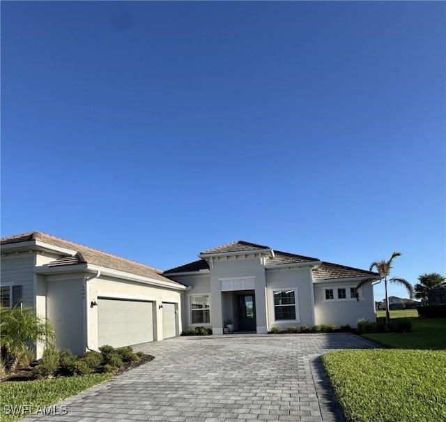 view of front facade with a garage