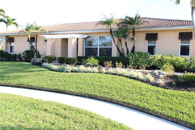 view of front of house with a front lawn