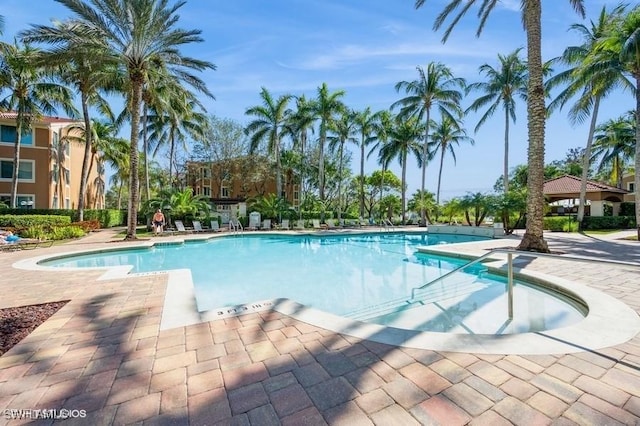 view of swimming pool