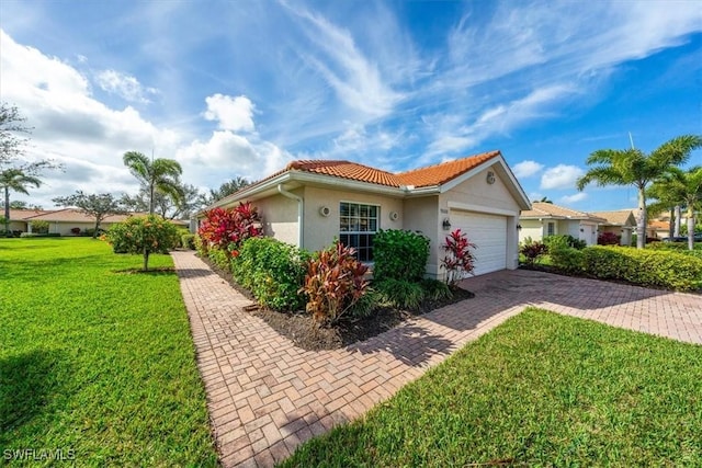 view of front facade featuring a garage and a front lawn