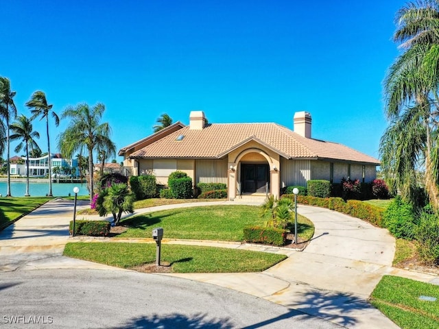 view of front of home with a front lawn