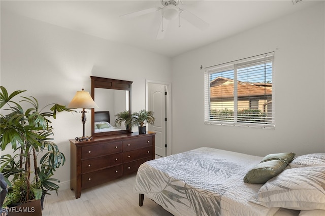 bedroom featuring light hardwood / wood-style floors and ceiling fan