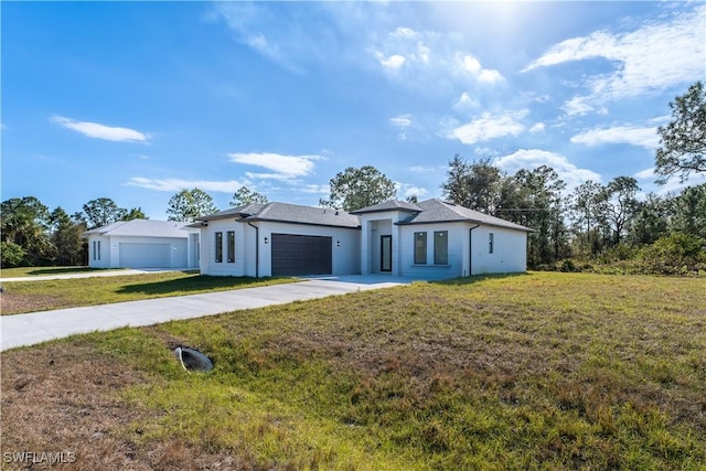 view of front of house featuring a front lawn and a garage