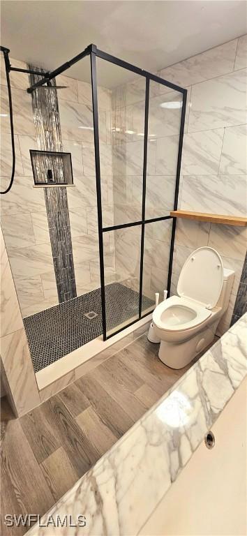 bathroom with toilet and tiled shower