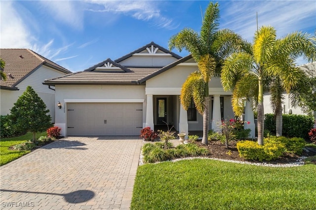 view of front of house featuring a garage and a front yard