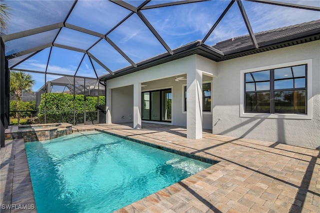 view of pool with an in ground hot tub, ceiling fan, a lanai, and a patio area