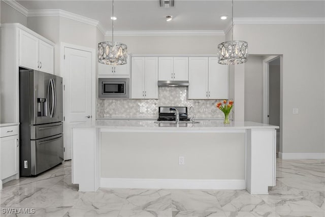 kitchen with appliances with stainless steel finishes, decorative light fixtures, and a center island with sink