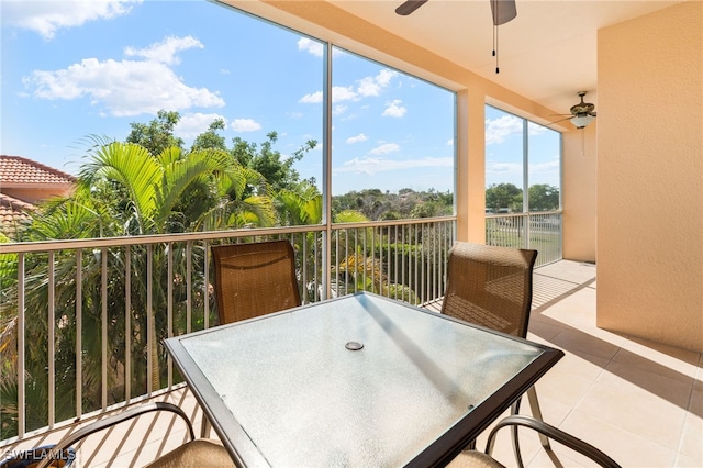 sunroom featuring ceiling fan