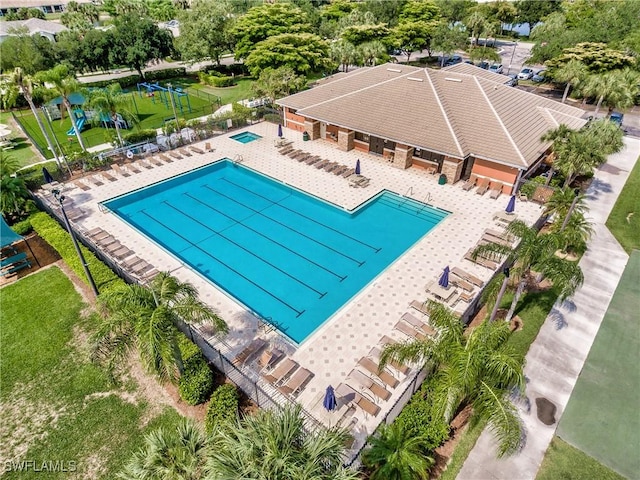 view of swimming pool