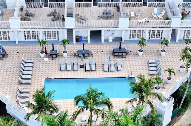 view of swimming pool