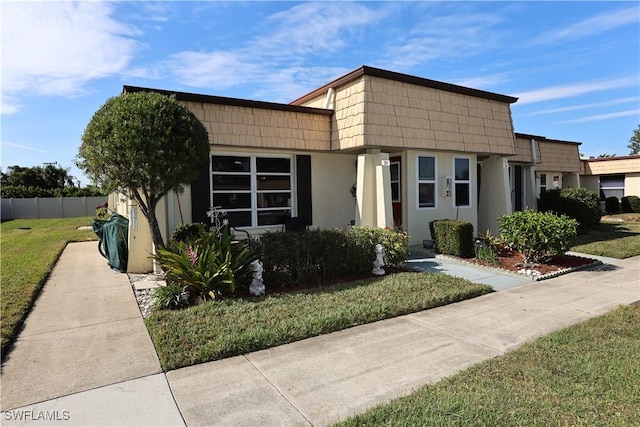 view of front of house with a front lawn