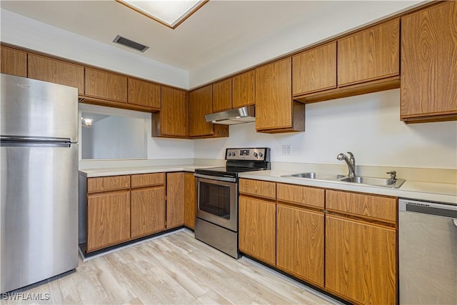 kitchen featuring sink, stainless steel appliances, and light hardwood / wood-style flooring