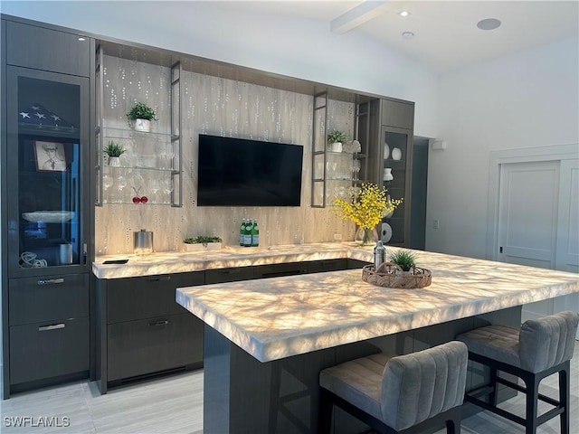 bar with vaulted ceiling with beams and decorative backsplash