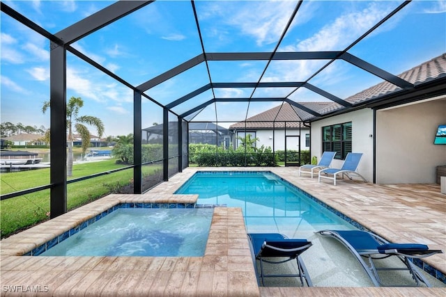 view of swimming pool with a lanai, a patio area, an in ground hot tub, and a yard