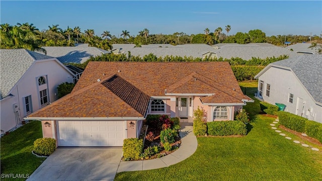 view of front of house featuring a front lawn