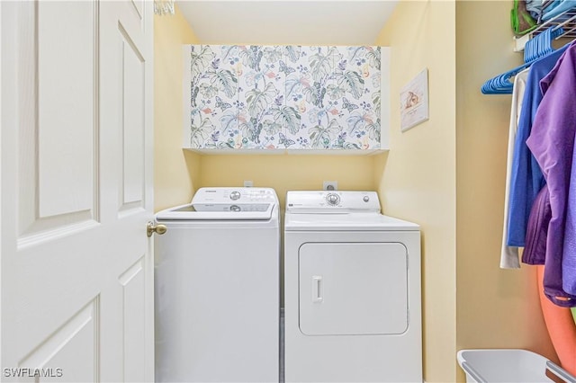 laundry room with washing machine and clothes dryer