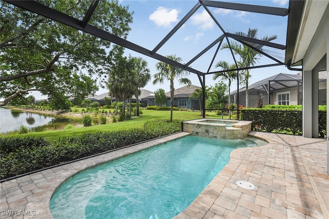 view of swimming pool with a lanai, an in ground hot tub, a yard, and a water view