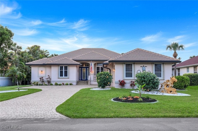 view of front facade with a front yard