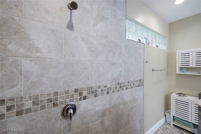 bathroom featuring a tile shower