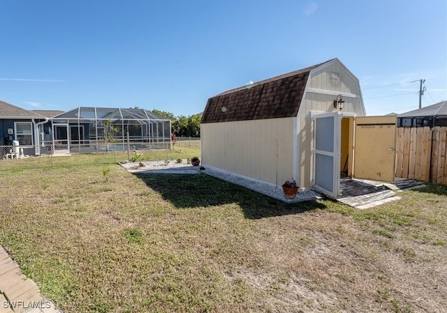 view of yard featuring a shed