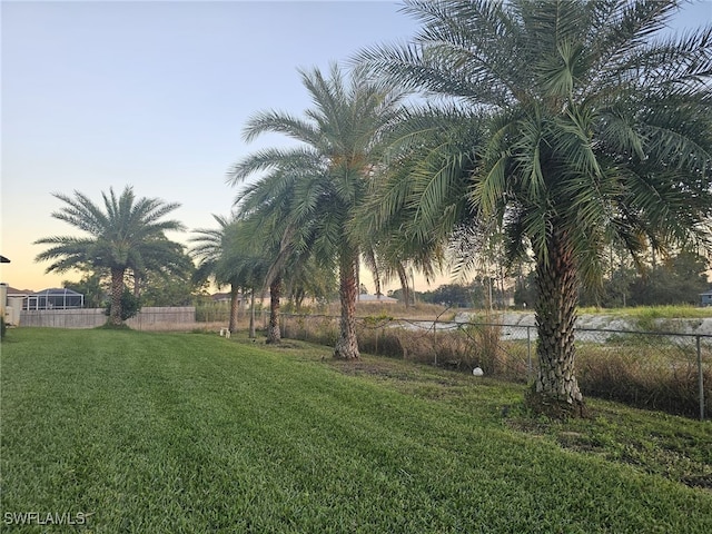 view of yard at dusk