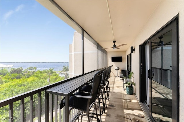 balcony featuring ceiling fan