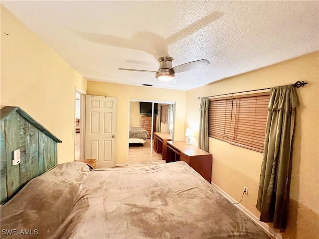 bedroom with a textured ceiling, a closet, and ceiling fan