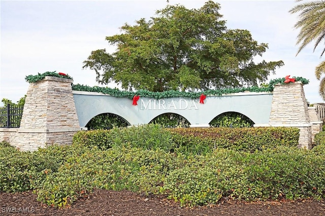 view of community / neighborhood sign