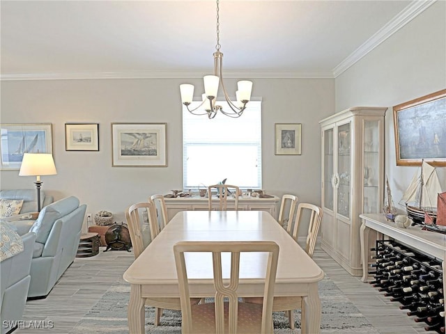 dining room featuring crown molding and a notable chandelier