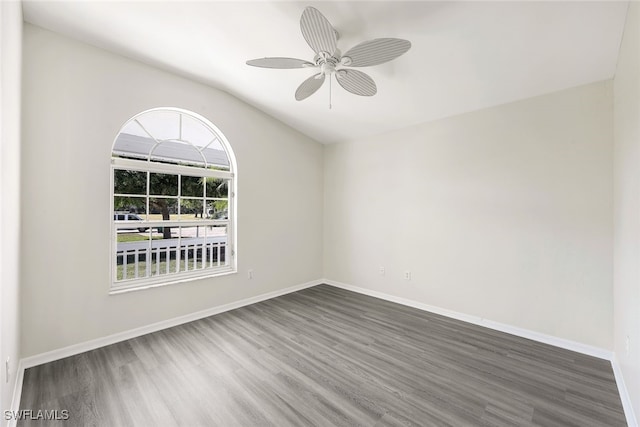 spare room with dark wood-type flooring and ceiling fan