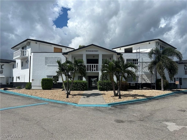 exterior space featuring a balcony