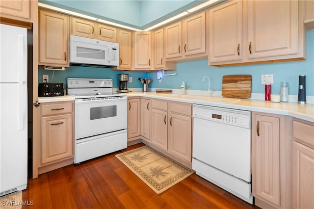 kitchen featuring sink, white appliances, dark wood-type flooring, and light brown cabinetry